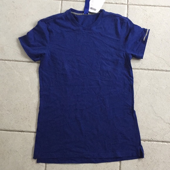 Kit and Ace Tops - NWT Kit and Ace V tee size XS Kit and Ace Tops - NWT Kit and Ace V tee size XS